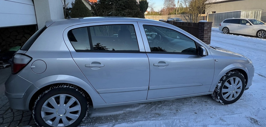 Opel Astra cena 9000 przebieg: 149213, rok produkcji 2005 z Otmuchów małe 79